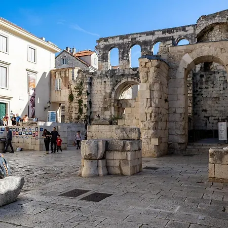 Bacvice, Apartment Sa 2 Spavace Sobe,3 Klima Uredaja, Terrace, Parking,Lift , 5 Min Do Plaze * Split