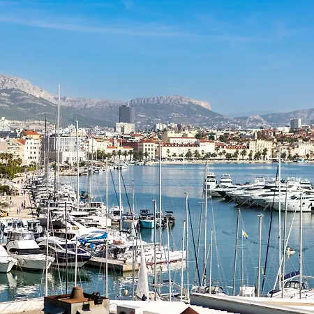 Apartamento Bacvice - 2 Bedroom , Terrace,3 Air Conditioners, Parking,elevator 3 Minutes To The