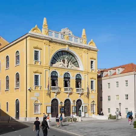 Bacvice, Apartment Sa 2 Spavace Sobe,3 Klima Uredaja, Terrace, Parking,Lift , 5 Min Do Plaze Split