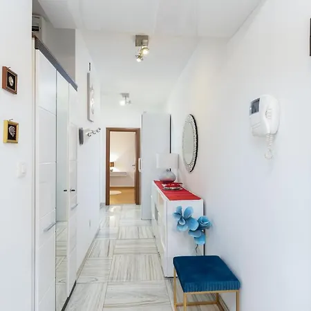 Bacvice, Apartment Sa 2 Spavace Sobe,3 Klima Uredaja, Terrace, Parking,Lift , 5 Min Do Plaze *