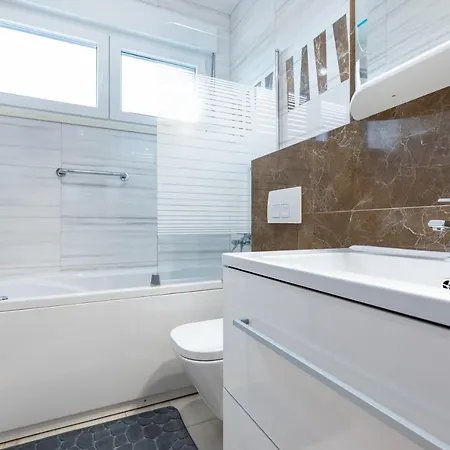 Bacvice - 2 Bedroom , Terrace,3 Air Conditioners, Parking,elevator 3 Minutes To The Apartamento