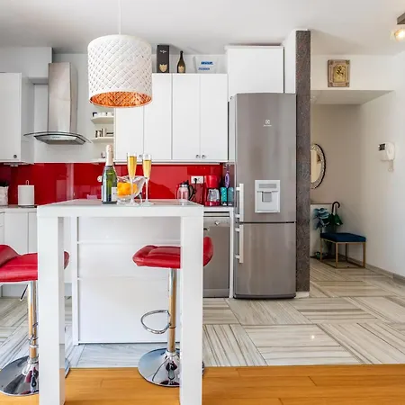 Bacvice, Apartment Sa 2 Spavace Sobe,3 Klima Uredaja, Terrace, Parking,Lift , 5 Min Do Plaze