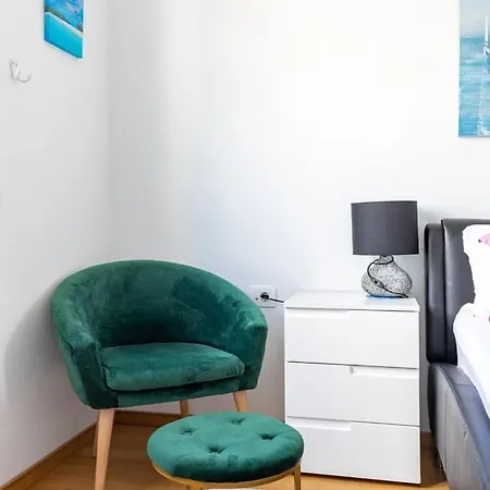 Bacvice, Apartment Sa 2 Spavace Sobe,3 Klima Uredaja, Terrace, Parking,Lift , 5 Min Do Plaze *