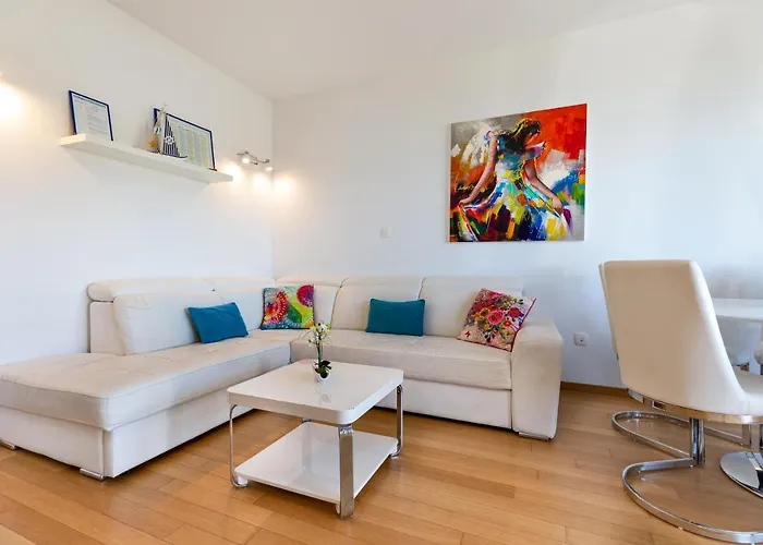 Bacvice, Sa 2 Spavace Sobe,3 Klima Uredaja, Terrace, Parking,lift , 2 Min Do Plaze *