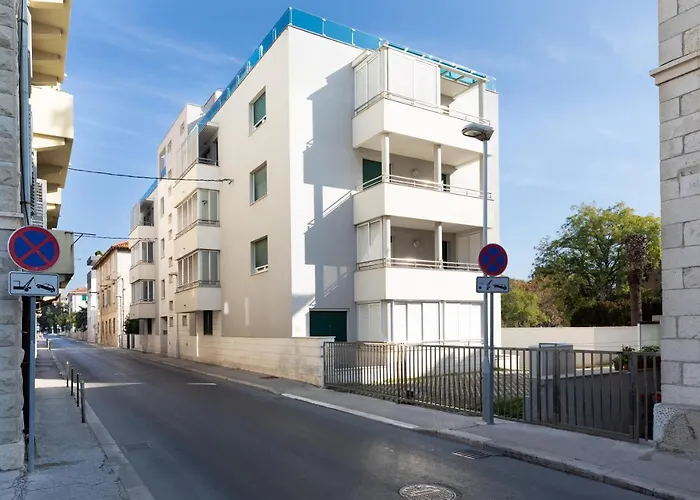 Bacvice, Sa 2 Spavace Sobe,3 Klima Uredaja, Terrace, Parking,lift , 2 Min Do Plaze *