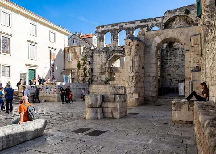 Bacvice, Sa 2 Spavace Sobe,3 Klima Uredaja, Terrace, Parking,lift , 2 Min Do Plaze * ספליט