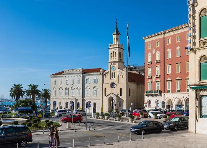 Bacvice, Sa 2 Spavace Sobe,3 Klima Uredaja, Terrace, Parking,lift , 2 Min Do Plaze דירה *