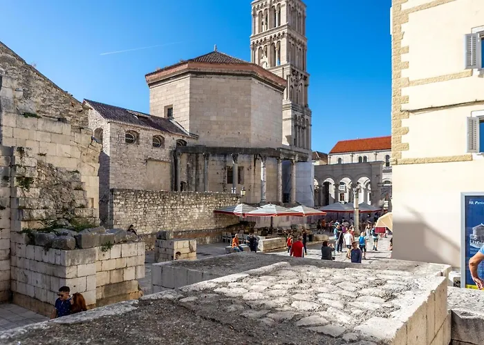 Bacvice, Sa 2 Spavace Sobe,3 Klima Uredaja, Terrace, Parking,lift , 2 Min Do Plaze דירה