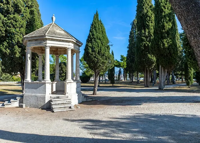 Bacvice, Sa 2 Spavace Sobe,3 Klima Uredaja, Terrace, Parking,lift , 2 Min Do Plaze ספליט