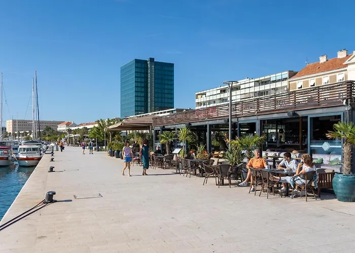 Bacvice, Sa 2 Spavace Sobe,3 Klima Uredaja, Terrace, Parking,lift , 2 Min Do Plaze ספליט