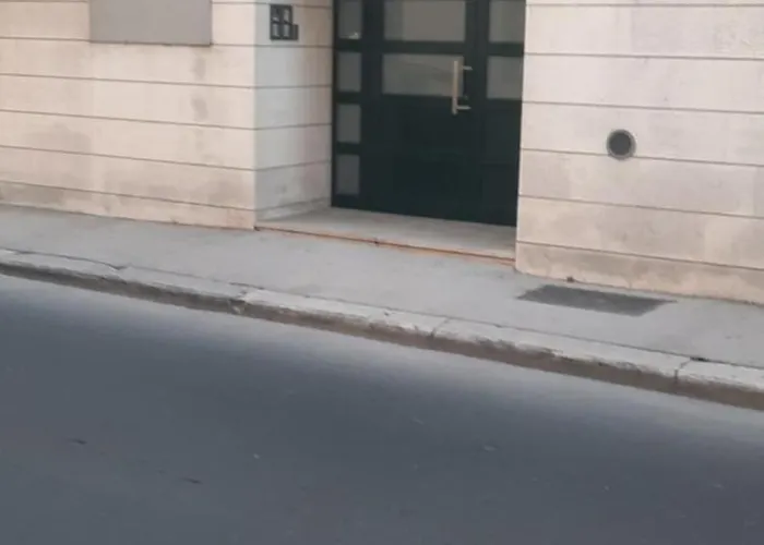 Bacvice, Sa 2 Spavace Sobe,3 Klima Uredaja, Terrace, Parking,lift , 2 Min Do Plaze