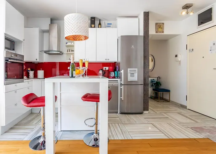 Bacvice, Sa 2 Spavace Sobe,3 Klima Uredaja, Terrace, Parking,lift , 2 Min Do Plaze