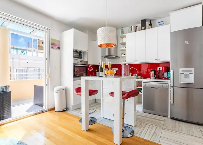 Bacvice, Sa 2 Spavace Sobe,3 Klima Uredaja, Terrace, Parking,lift , 2 Min Do Plaze דירה *