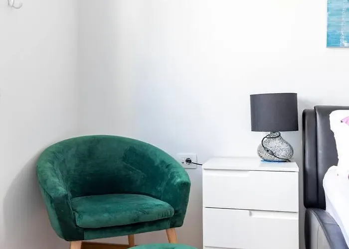 Bacvice, Sa 2 Spavace Sobe,3 Klima Uredaja, Terrace, Parking,lift , 2 Min Do Plaze *