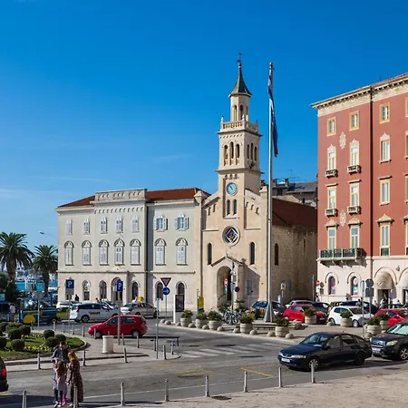 Bačvice, Apartment sa 2 spavaće sobe, Terrace, Parking,Lift , 5 min do plaže Apartman *